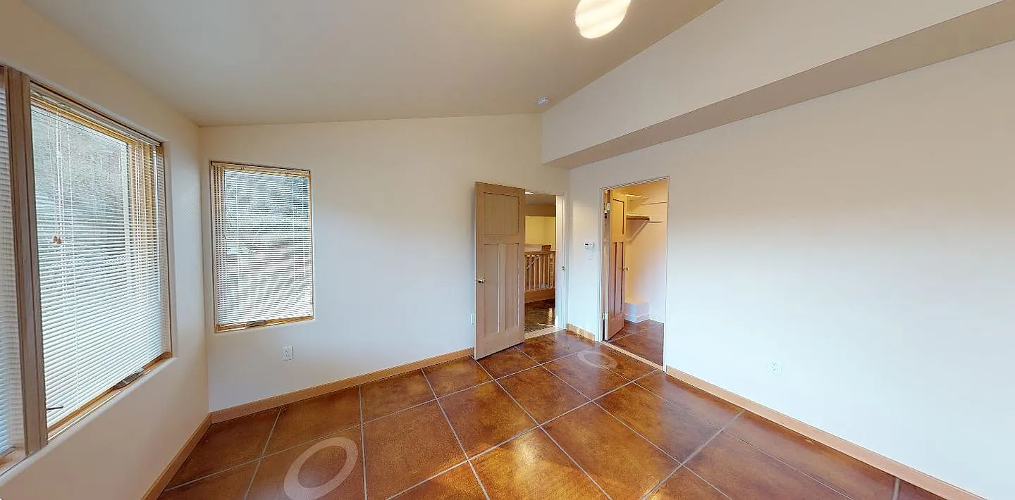 Private Bedroom in Luxurious Oakland Hills Home with Large Yard — Photo 4