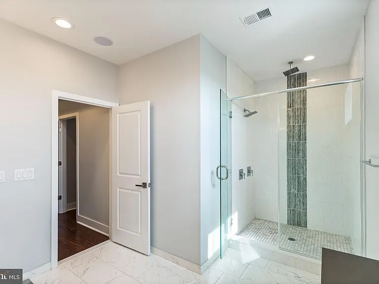 2621 E Letterly St — Photo 16