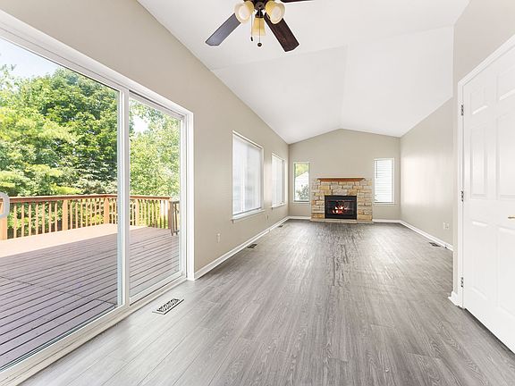 5th image of 590 Thornhill Ct #126