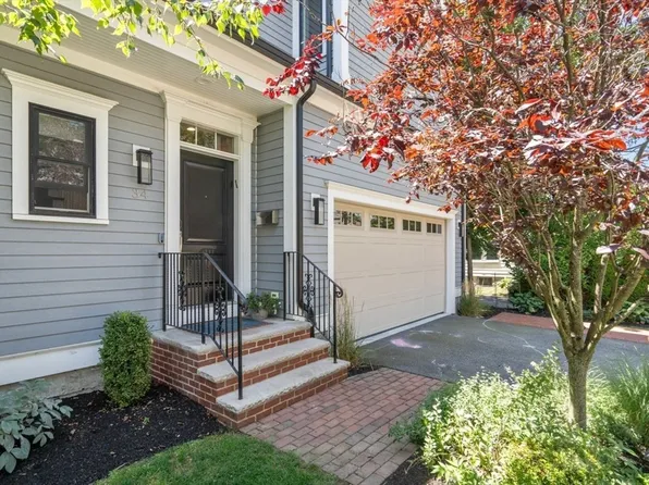 34 Winchester Rd #34, Newton, MA 02458