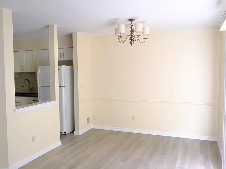 93 Oak Ln — Photo 5