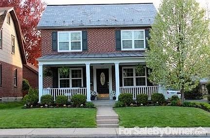 124 Earl Ave- New Holland PA : Covered front porch with beautiful landscaping