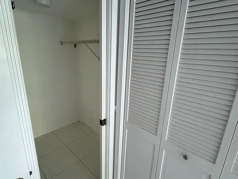 859 Jeffery St #1040 — Photo 21