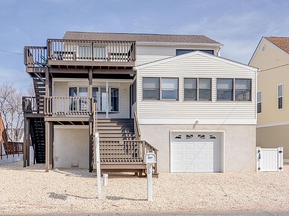 3rd image of 60 Bay Shore Dr