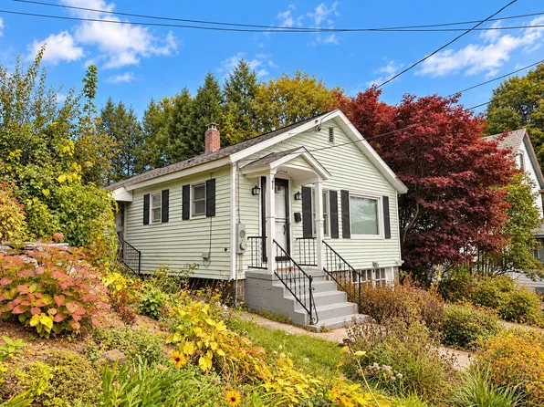 33 Oak Grove Ave, Brattleboro, VT 05301