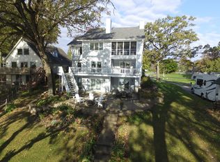 307 Holiday Dr, Somonauk, IL 60552