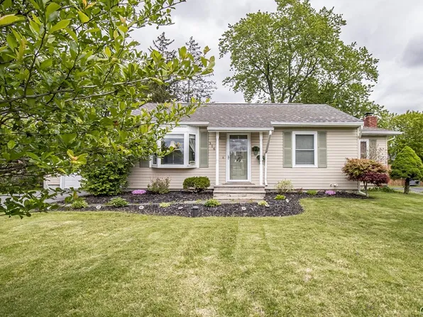 316 Washburn Dr, East Syracuse, NY 13057