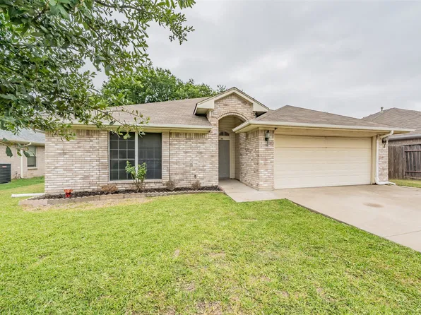 137 Roberts Dr, Saginaw, TX 76179