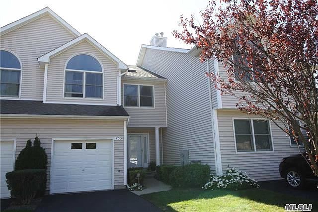 1st image of 703 Willow Pond Dr