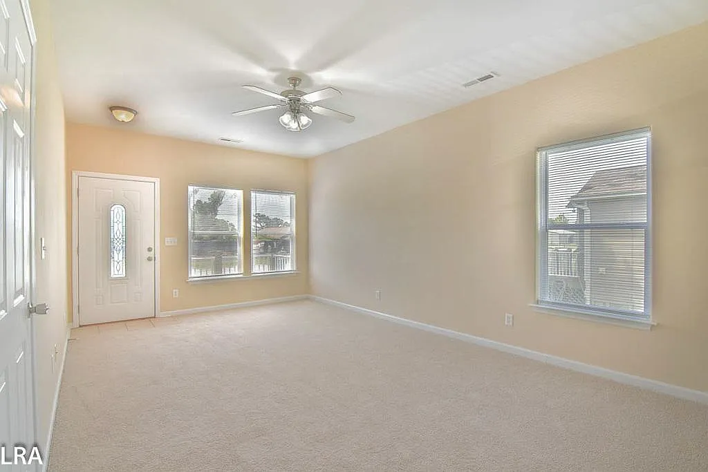 3 bed, 1200 sqft, $1,495 — Photo 3