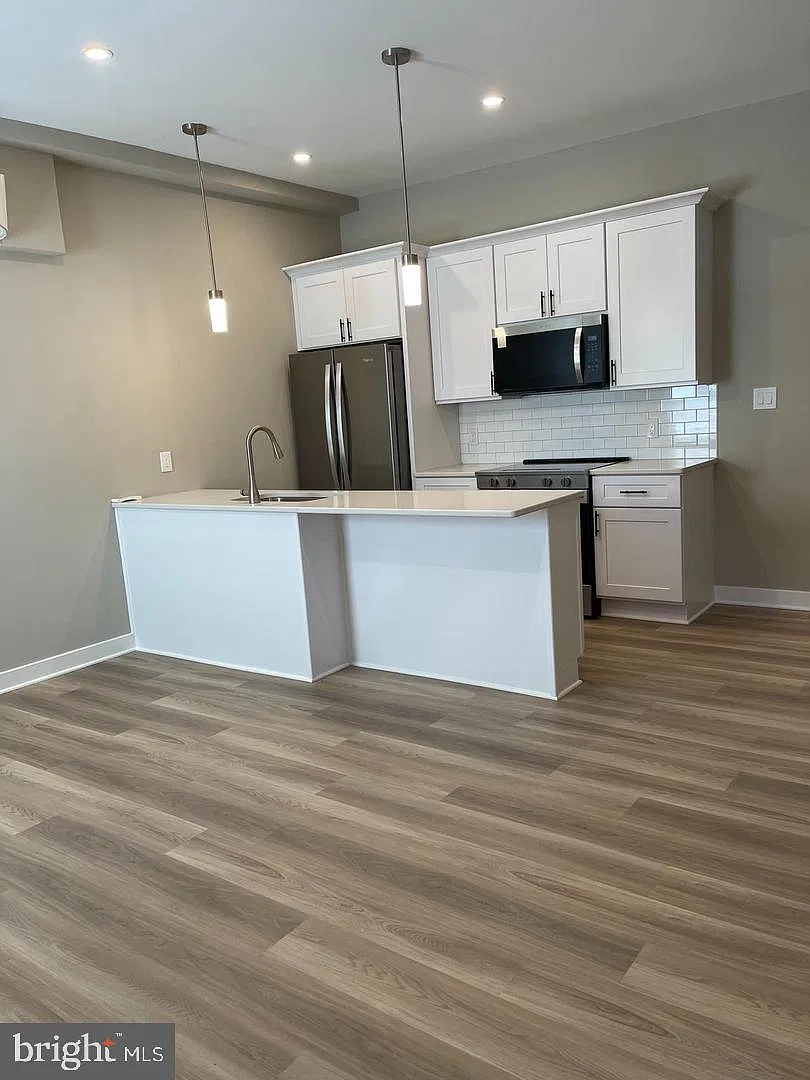 1 bed, 1.0 bath, 444 sqft, $1,525 — Photo 1