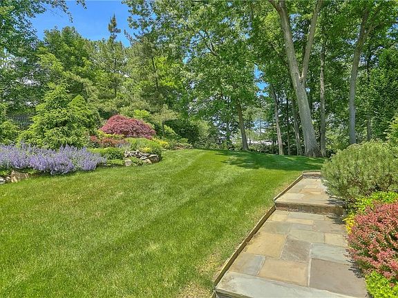 2nd image of 65 Chestnut Hill Ln