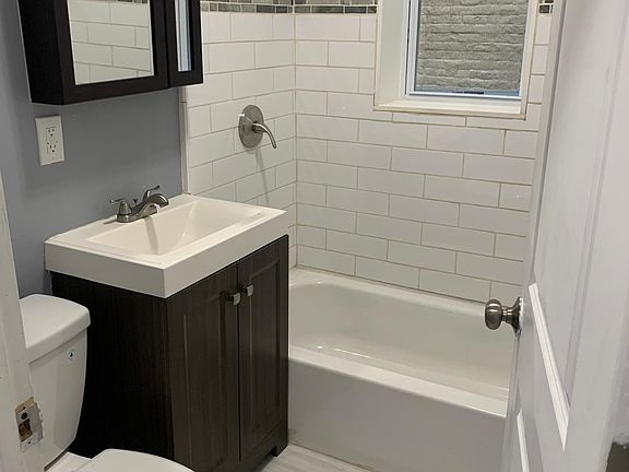 4th image of 32 Corbin Ave APT 1