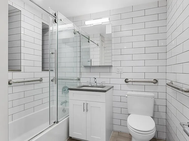 153 E 26th St #5B — Photo 4
