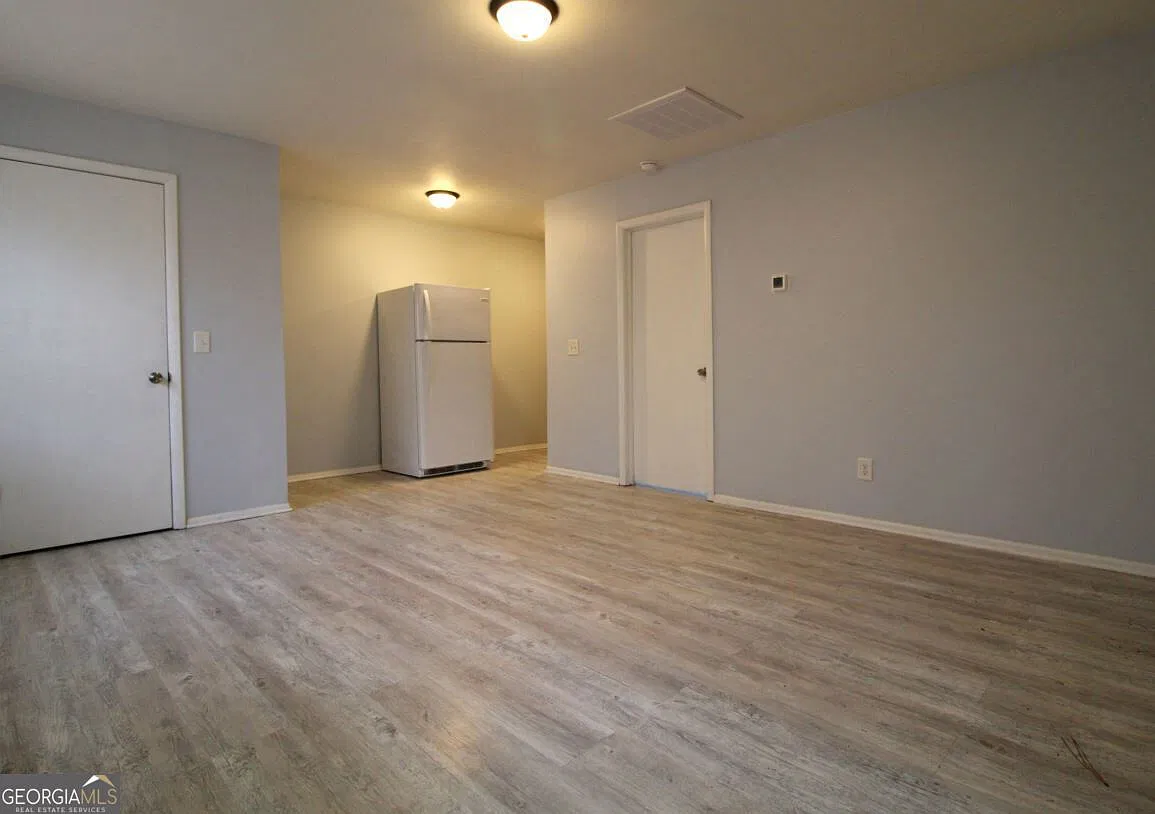 1 bed, 1.0 bath, 723 sqft, $900 — Photo 2