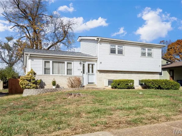 8907 Grantway Ct, Saint Louis, MO 63123