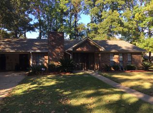 302 Pebble Brook Dr, Clinton, MS 39056