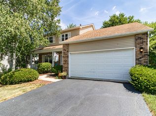 6648 Oak Tree Trl, Woodridge, IL 60517