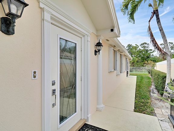 3rd image of 8558 SE Retreat Drive