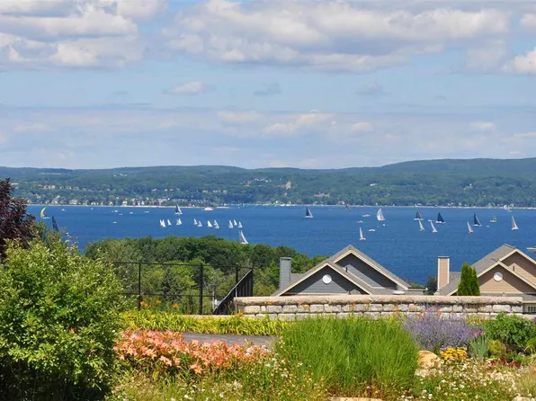 800 Maple Leaf Ln APT 2, Petoskey, MI 49770