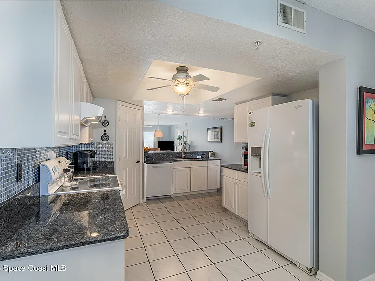 601 Shorewood Dr #G405 — Photo 10