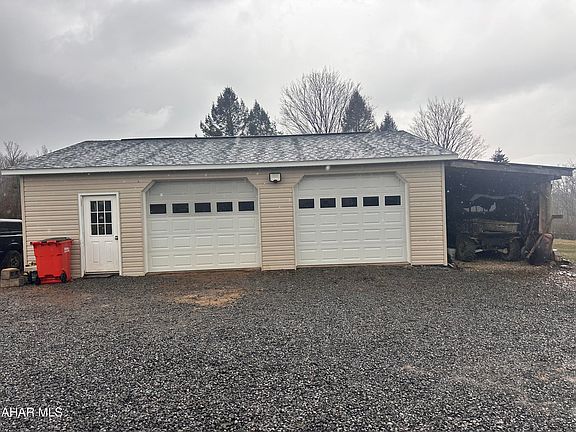 3rd image of 458 Gates Rd