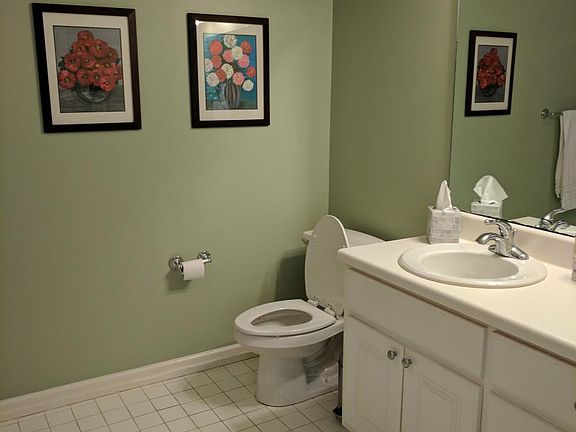 3rd image of 902 E Washington St APT 101