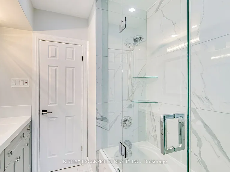 356 Dunlop Cres — Photo 25