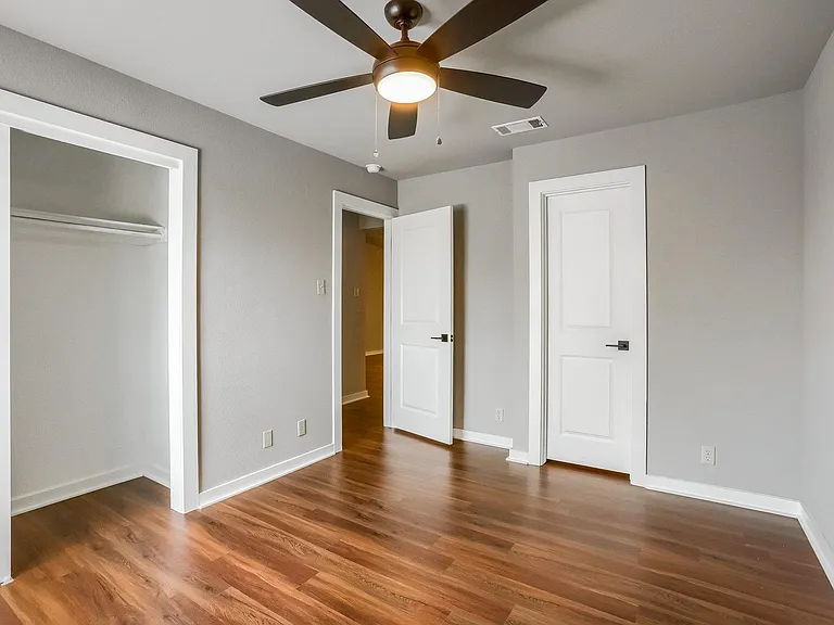 5909 Lago Vista Way #B — Photo 9
