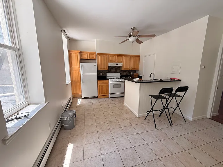 41 Montgomery St #2 — Photo 2