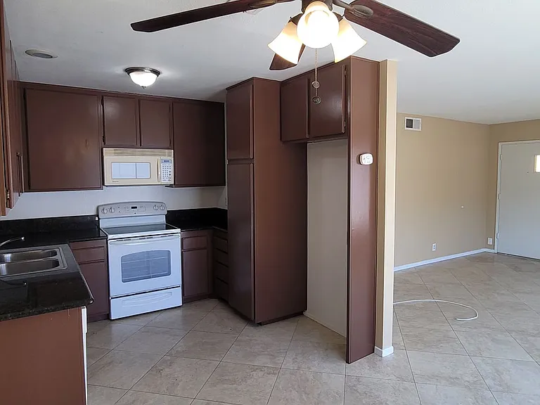 1017 Quiet Creek Ln — Photo 32
