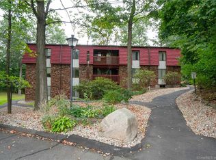 10 Woodsedge Dr APT 4C, Newington, CT 06111