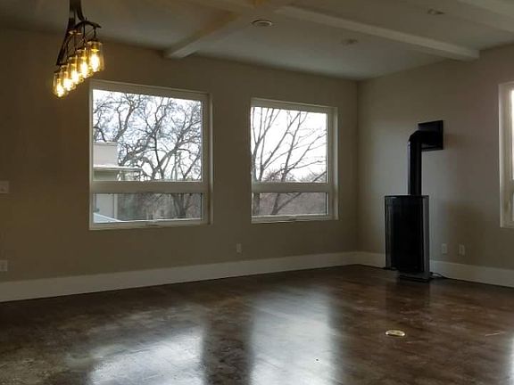 Dining area w/fireplace!