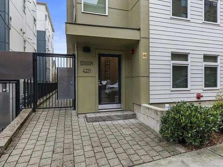 Radian Apartments — Photo 10