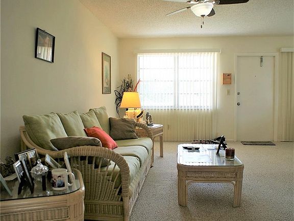 5th image of 75 Royal Oak Ct