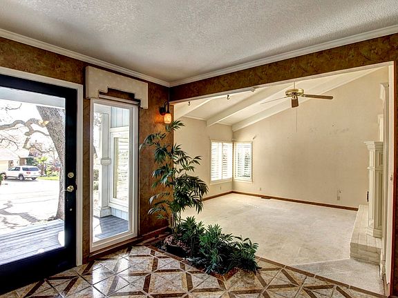 5th image of 220 Silver Spur Ct