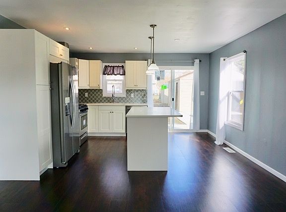 5th image of 812 Lilac Ln