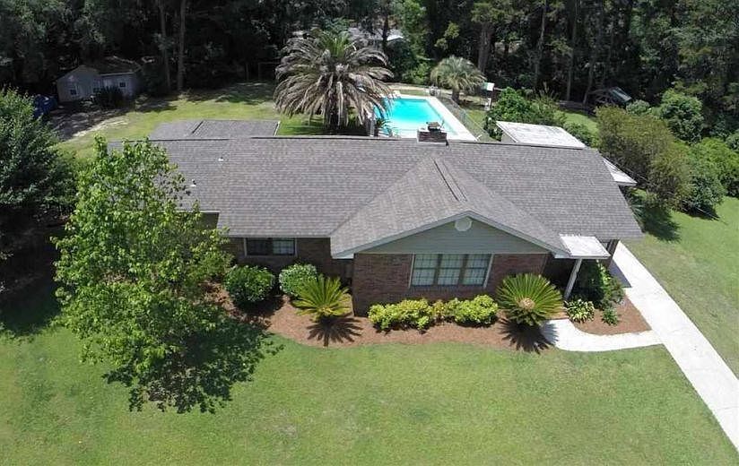 1st image of 2209 Woodbine Dr