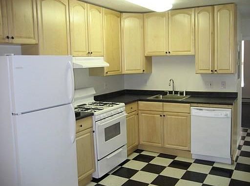2nd image of 90 Hammond St APT 5R