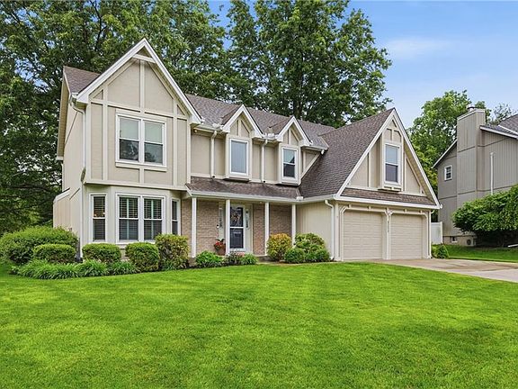 2nd image of 4233 NE 60th Ct
