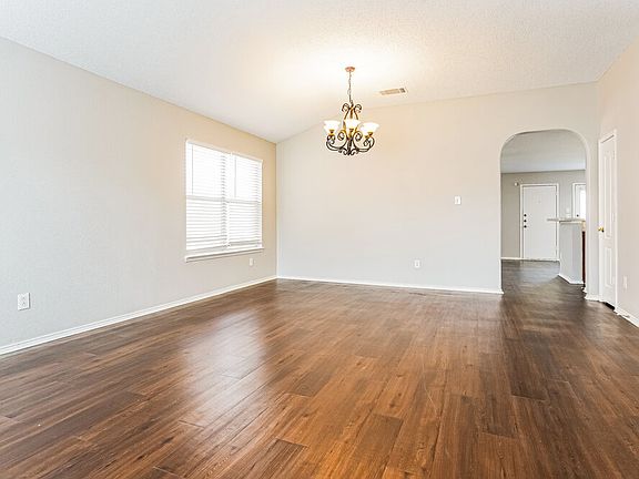4th image of 617 Arbor Dr