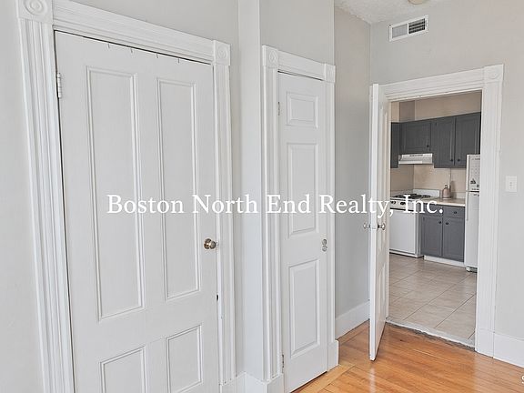 5th image of 304 Hanover St APT 5R