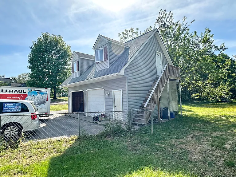 26 Townsend Ave — Photo 4