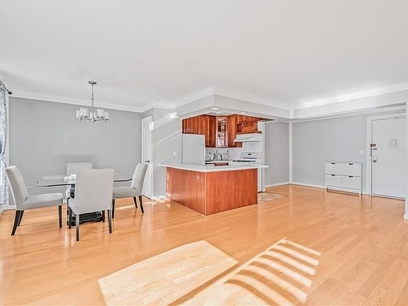 3rd image of 830 Howard Ave APT 3A