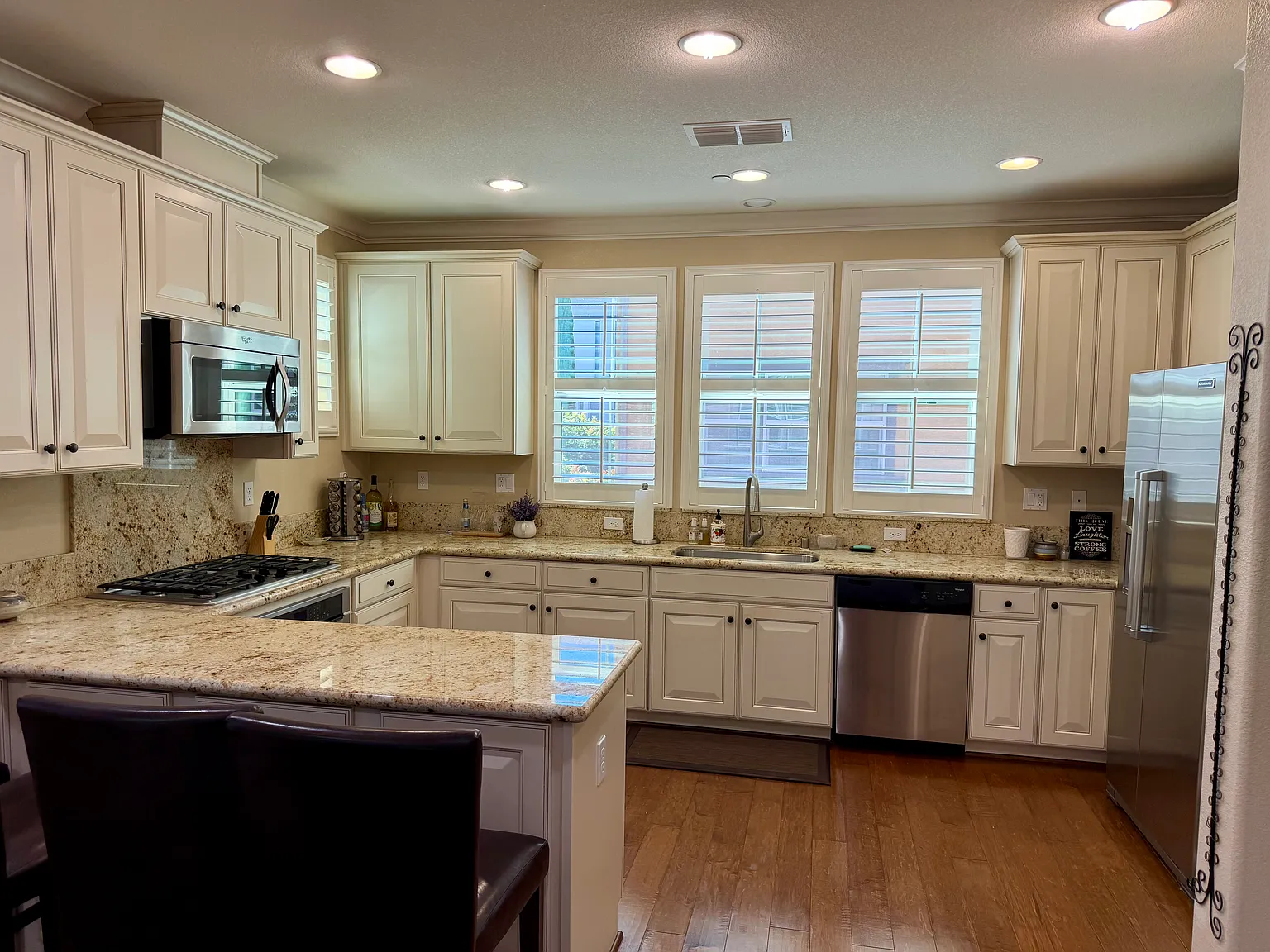 3 bed, 1793 sqft, $6,800 — Photo 2