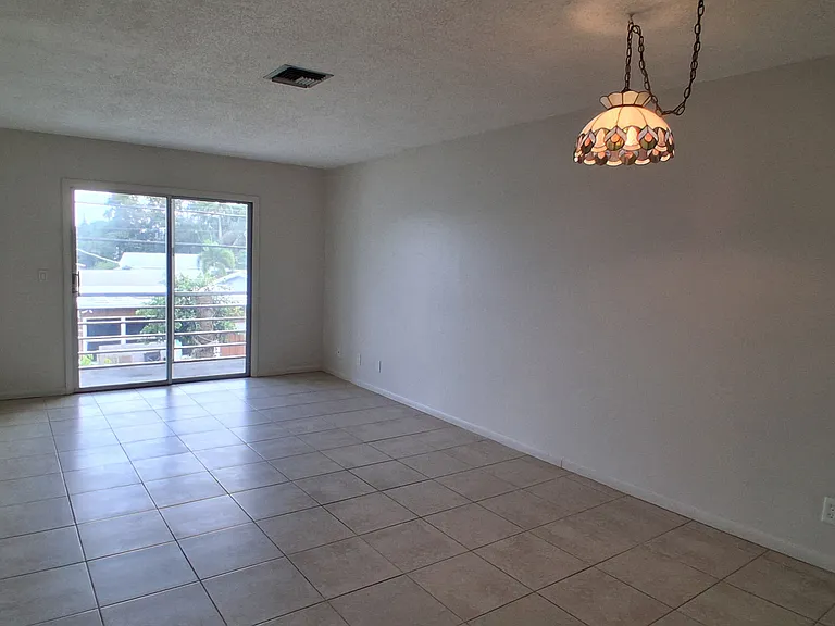 410 W Palm St — Photo 2