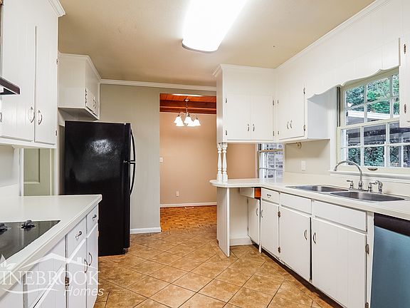 4th image of 1201 Wakefield Dr
