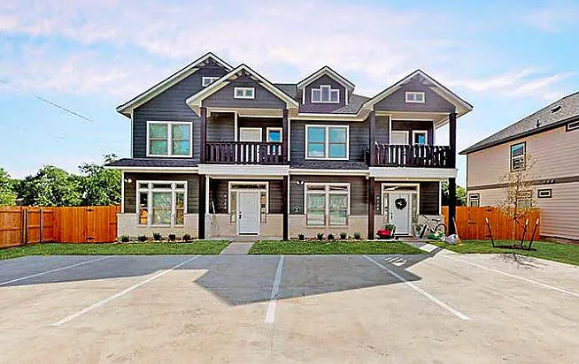 4 bed, 4.5 bath, 1936 sqft, $4,595 — Photo 1