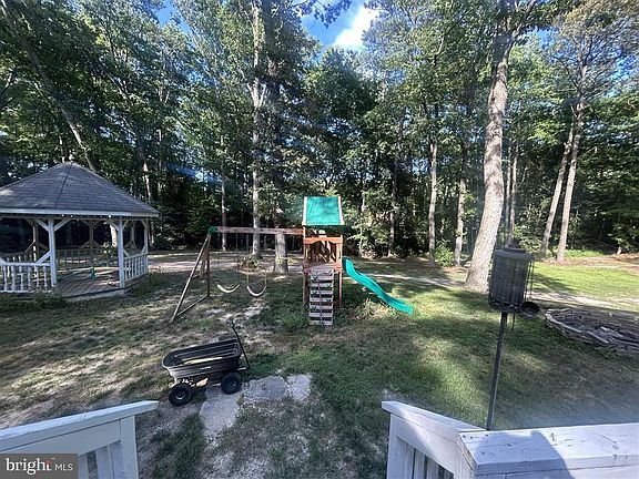 5th image of 2691 Lorraine Ave