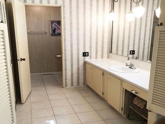 4th image of 63 Havenwood Dr
